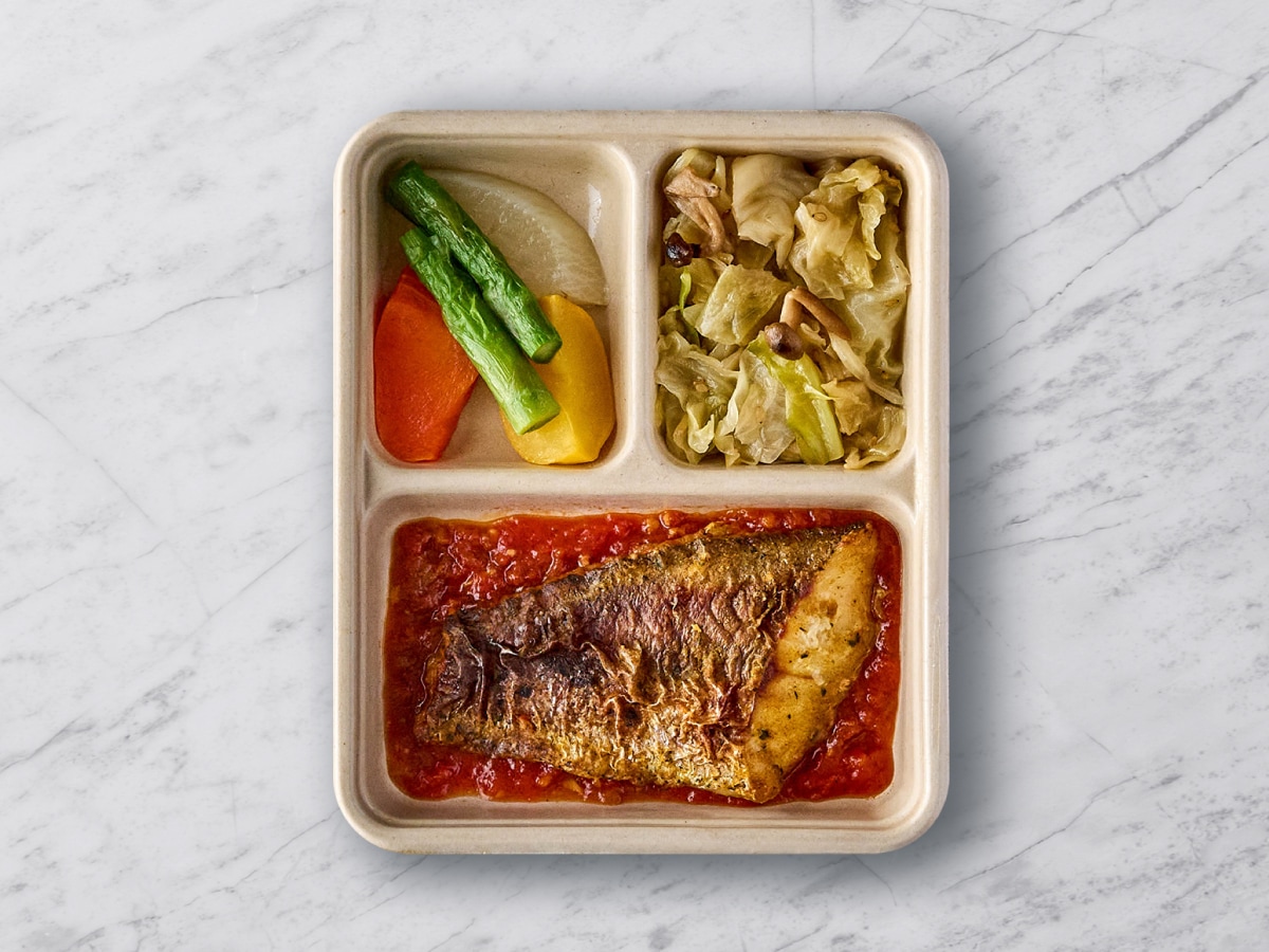 白身魚のハーブカレー焼き アジアントマトソース